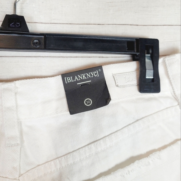 BLANKNYC DISTRESSED CUTOFF BUTTON FLY DENIM SHORTS IN WHITE, SZ 30 - Picture 8 of 14